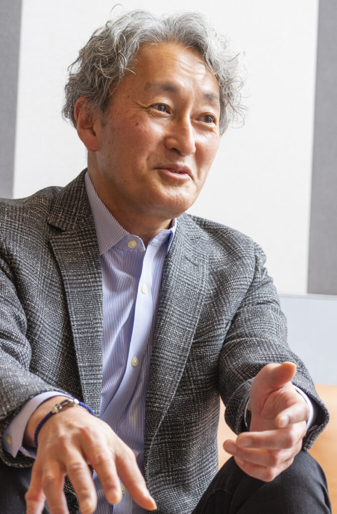 エピックソニーの元社長のインタビュー写真