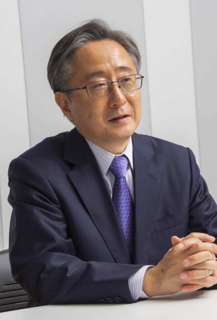 企業の管理職のインタビュー写真