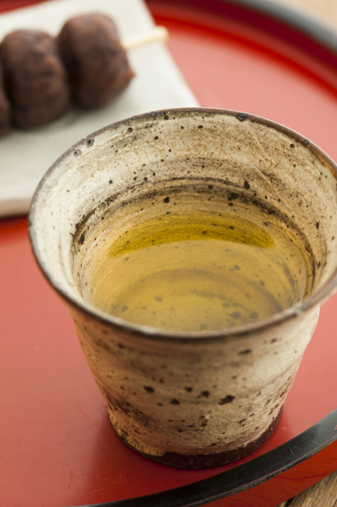 茶碗に入った日本茶