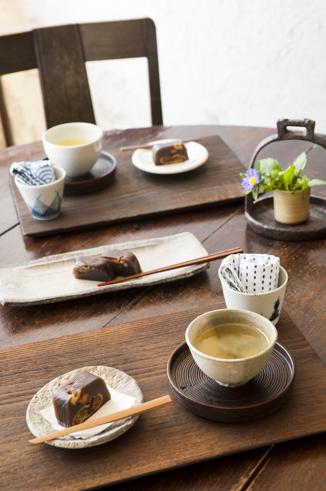 イチジクの羊羹とと緑茶