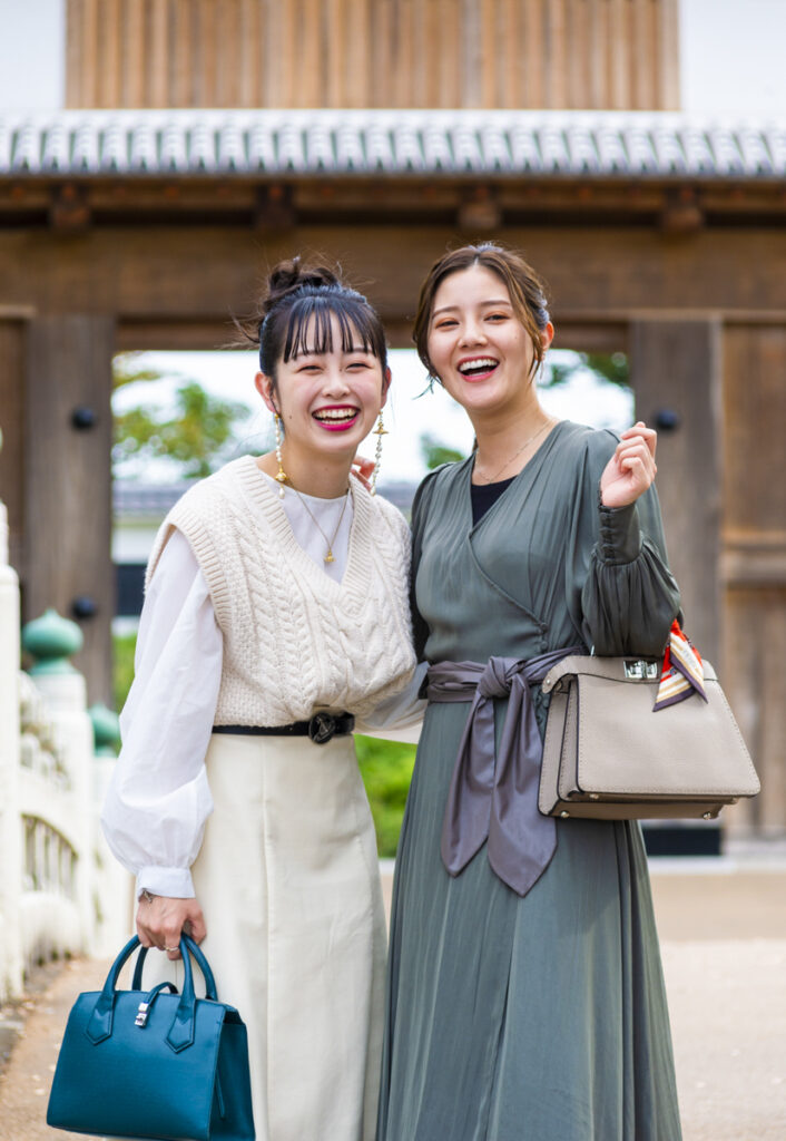 水戸の梅娘二人の観光地でのポートレート