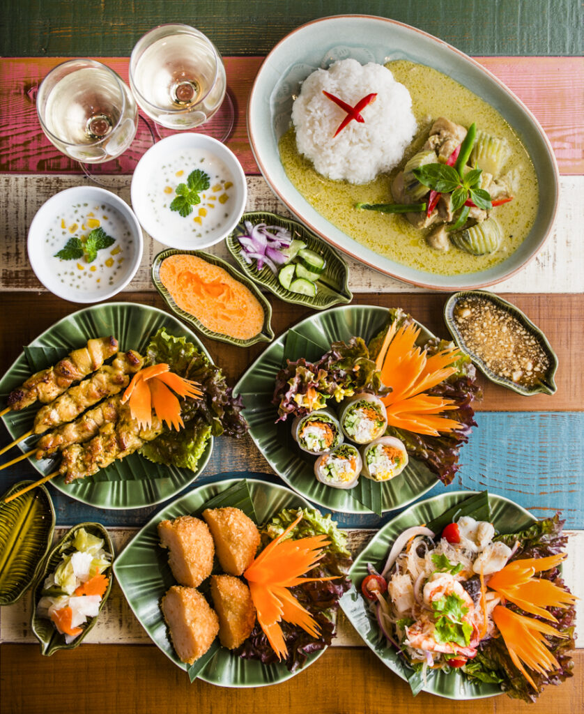 インドネシア料理のお皿類